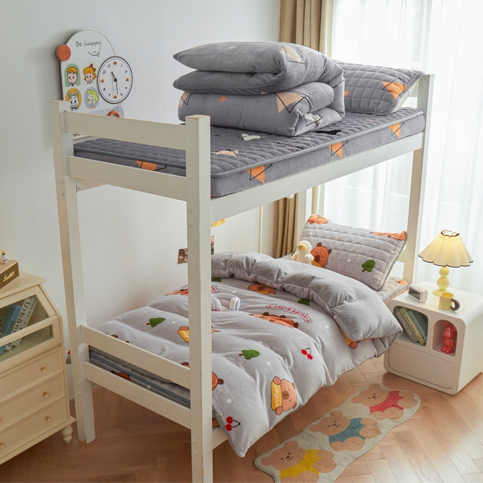 91家纺网 家纺一手货源 找家纺 爱思凯家纺 2025新款初心-牛奶绒学生床笠小号三件套 【初心】床笠-灰底卡拉