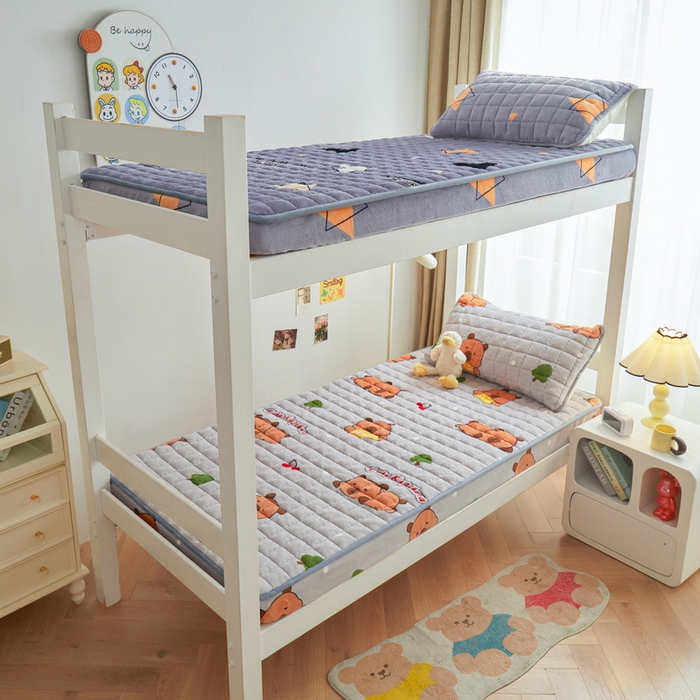 91家纺网 家纺一手货源 找家纺 爱思凯家纺 2025新款初心-牛奶绒学生床笠小号三件套 【初心】床笠-灰底卡拉