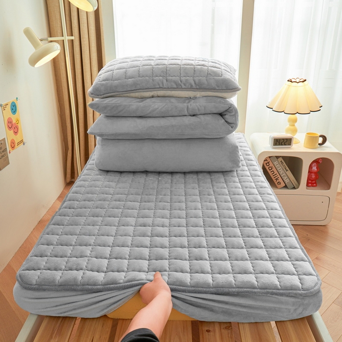 91家纺网 家纺一手货源 找家纺 爱思凯家纺 2025新款初心-牛奶绒学生床笠小号三件套 【初心】床笠-时尚灰