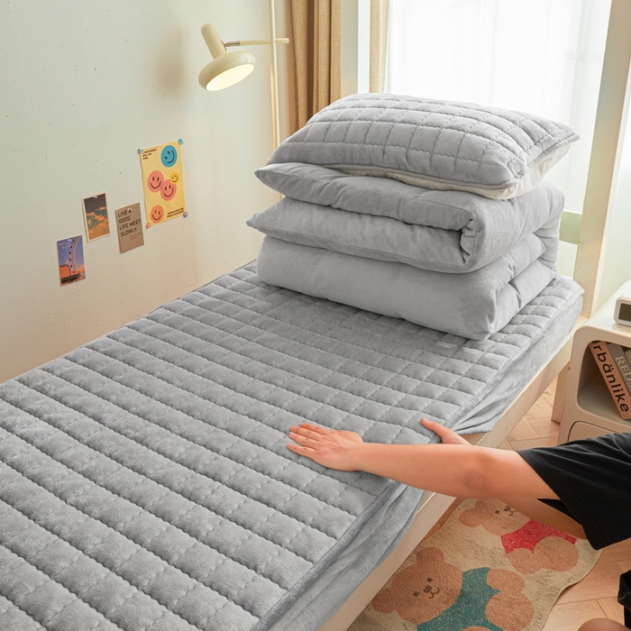 91家纺网 家纺一手货源 找家纺 爱思凯家纺 2025新款初心-牛奶绒学生床笠小号三件套 【初心】床笠-时尚灰