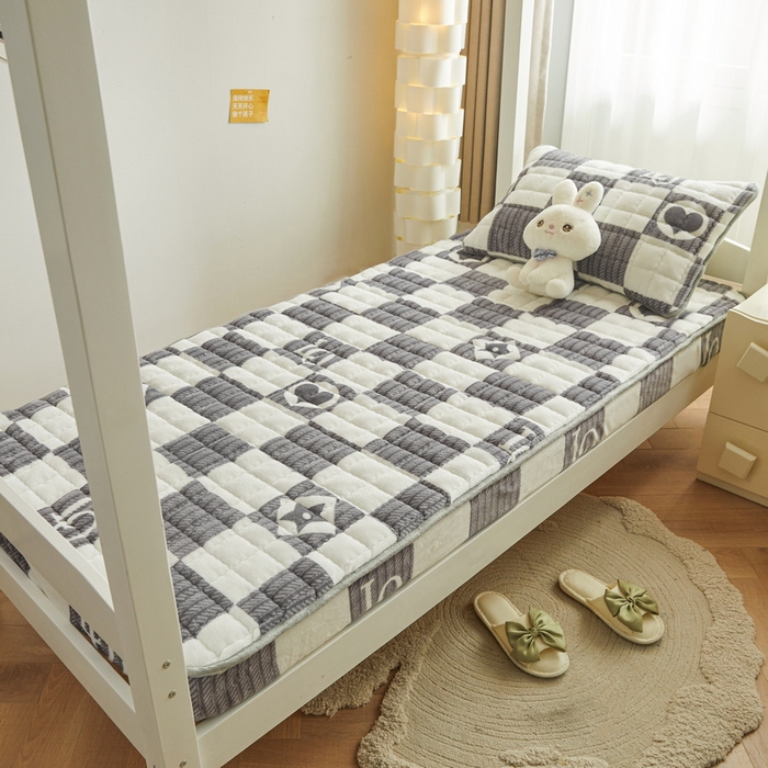 91家纺网 家纺一手货源 找家纺 爱思凯家纺 2025新款初心-牛奶绒学生床笠小号三件套 【初心】床笠-爱心棋盘格