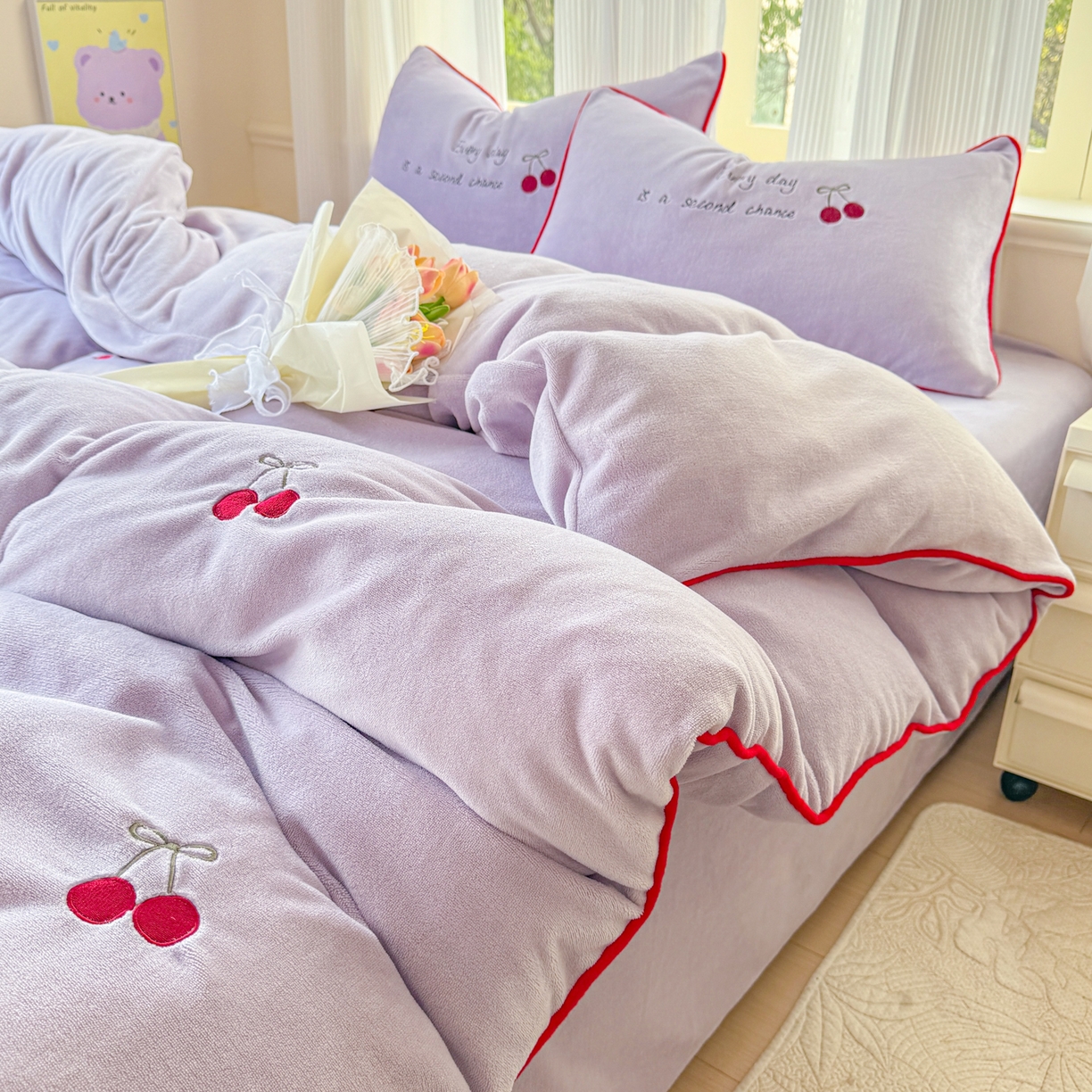 91家纺网 家纺一手货源 找家纺 KA家纺 2025新款绣花嵌绳牛奶绒四件套-元气满满系列 元气满满紫