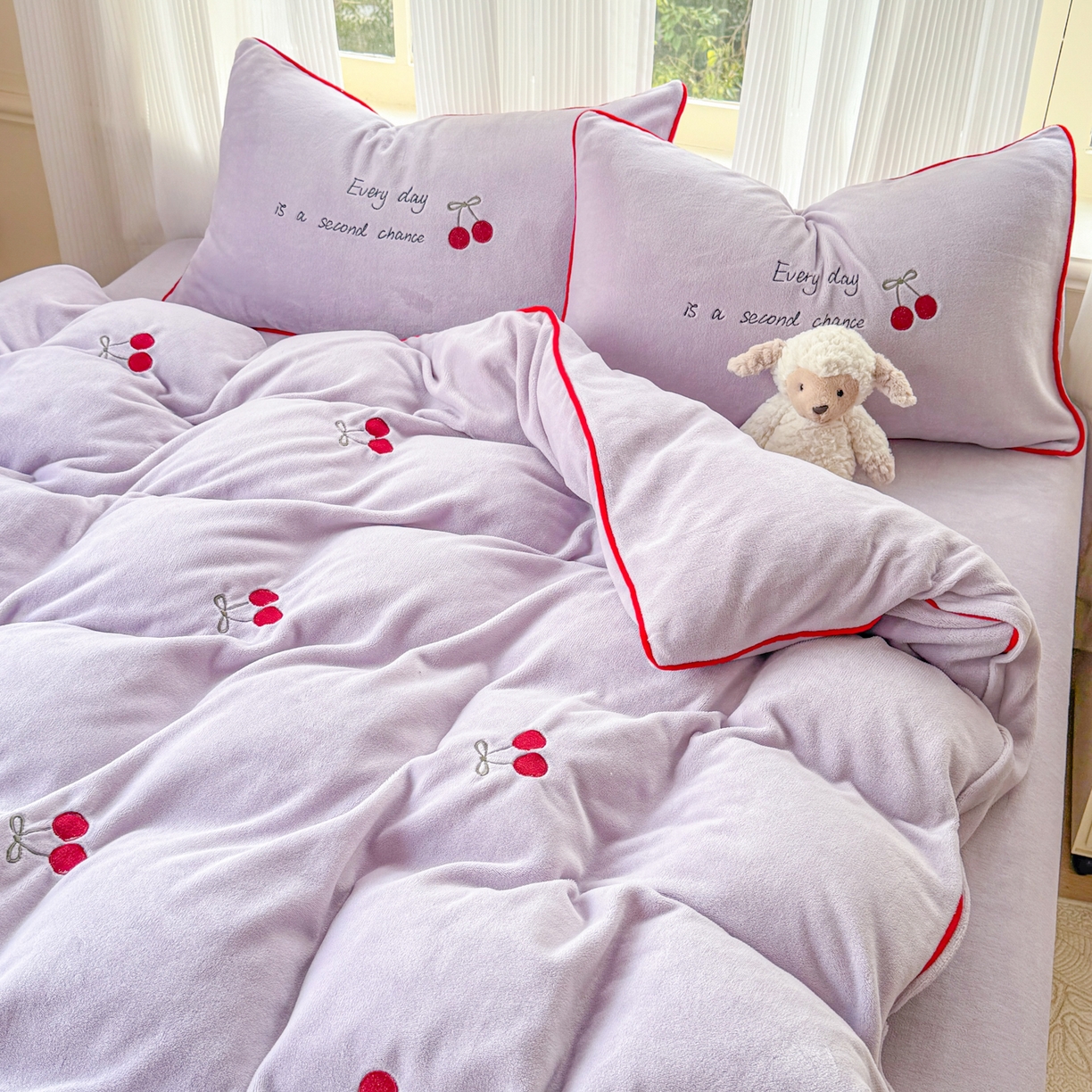 91家纺网 家纺一手货源 找家纺 KA家纺 2025新款绣花嵌绳牛奶绒四件套-元气满满系列 元气满满紫