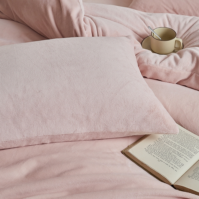 91家纺网 家纺一手货源 找家纺 千朵森 2025新款高克重全消光纯色牛奶绒套件四件套 风格二 藕荷粉