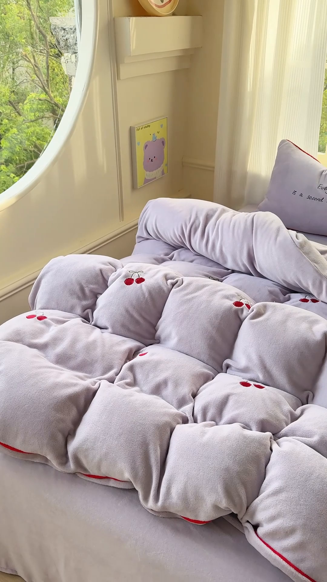 91家纺网 家纺一手货源 找家纺 KA家纺 2025新款绣花嵌绳牛奶绒四件套-元气满满系列 元气满满紫