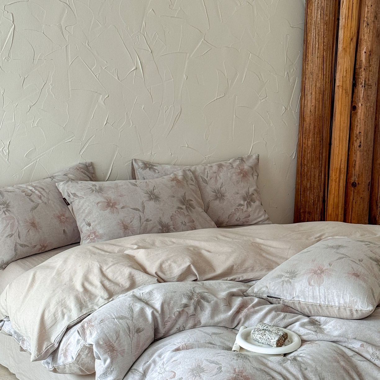 91家纺网 家纺一手货源 找家纺 于果 2025新款全棉纯棉色织提花四件套 海棠花语