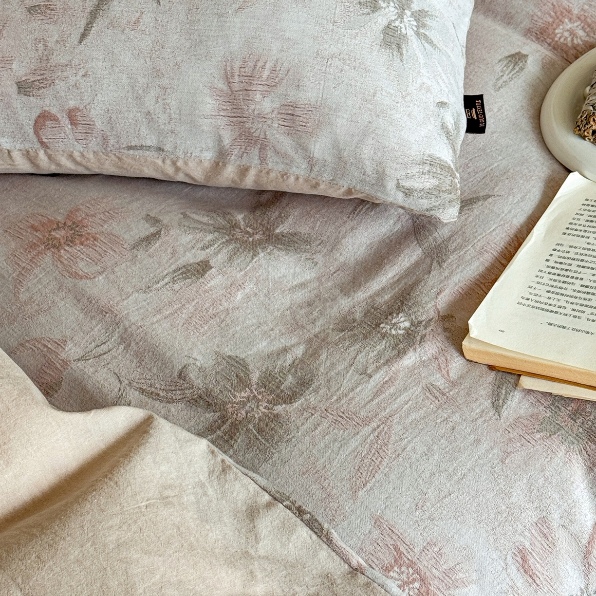 91家纺网 家纺一手货源 找家纺 于果 2025新款全棉纯棉色织提花四件套 海棠花语