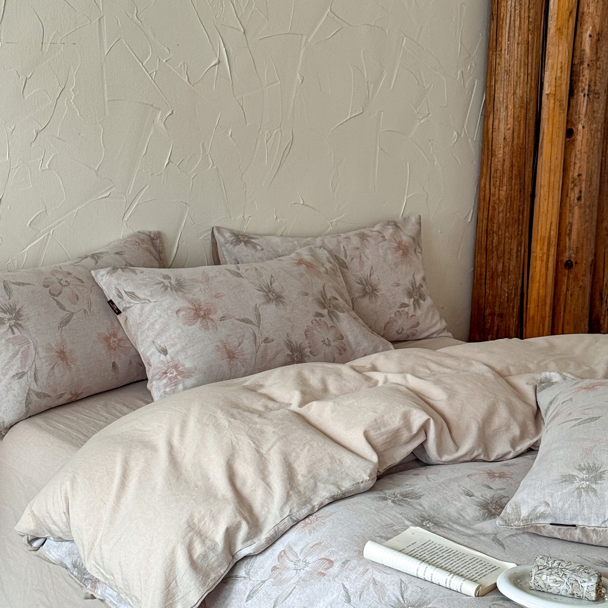 91家纺网 家纺一手货源 找家纺 于果 2025新款全棉纯棉色织提花四件套 海棠花语