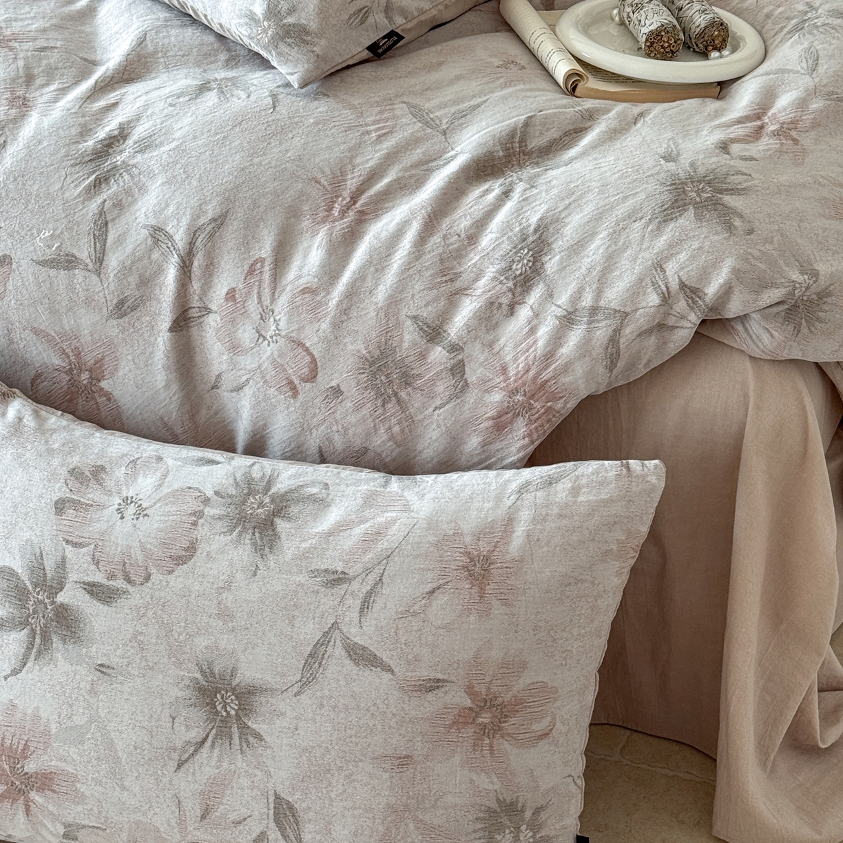 91家纺网 家纺一手货源 找家纺 于果 2025新款全棉纯棉色织提花四件套 海棠花语