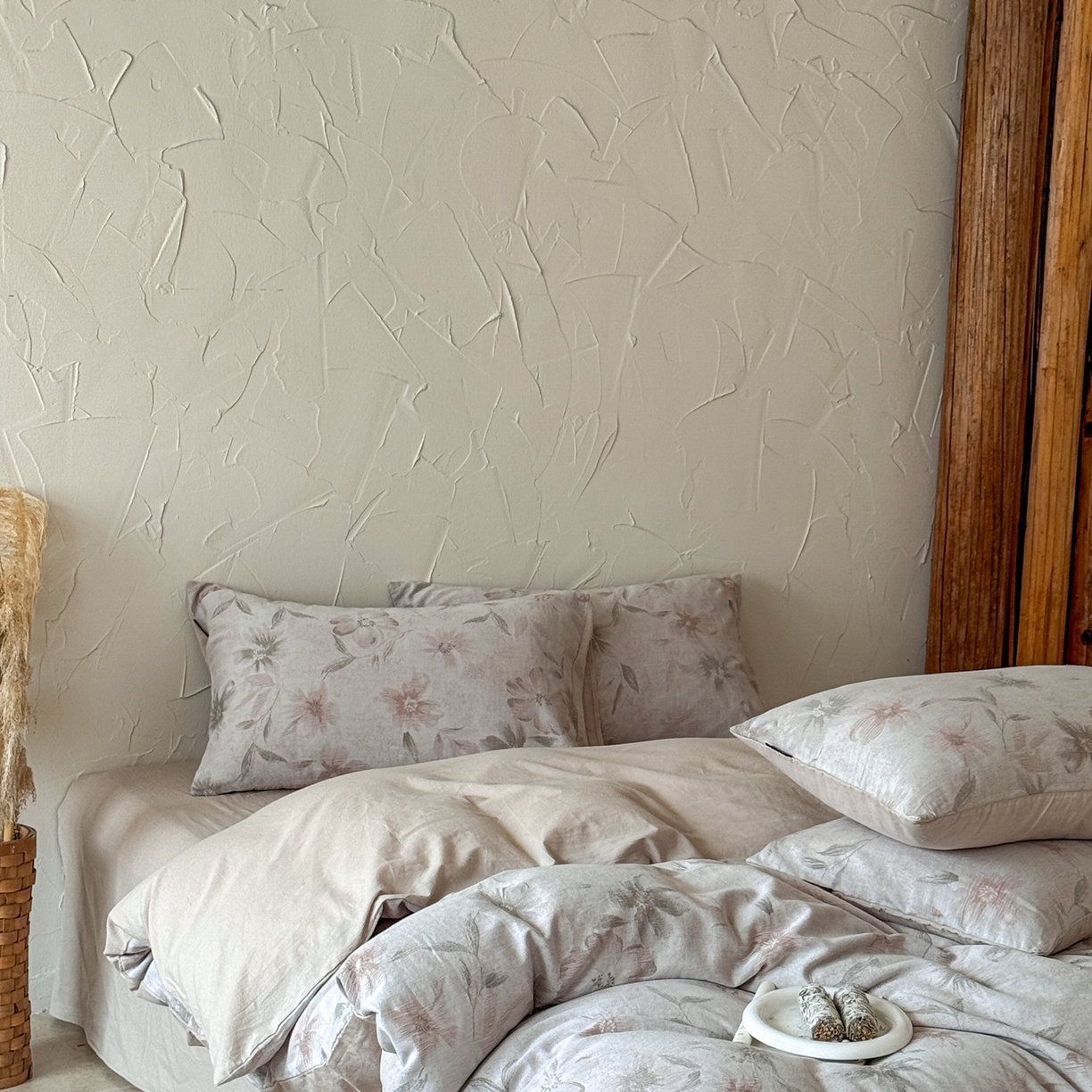 91家纺网 家纺一手货源 找家纺 于果 2025新款全棉纯棉色织提花四件套 海棠花语