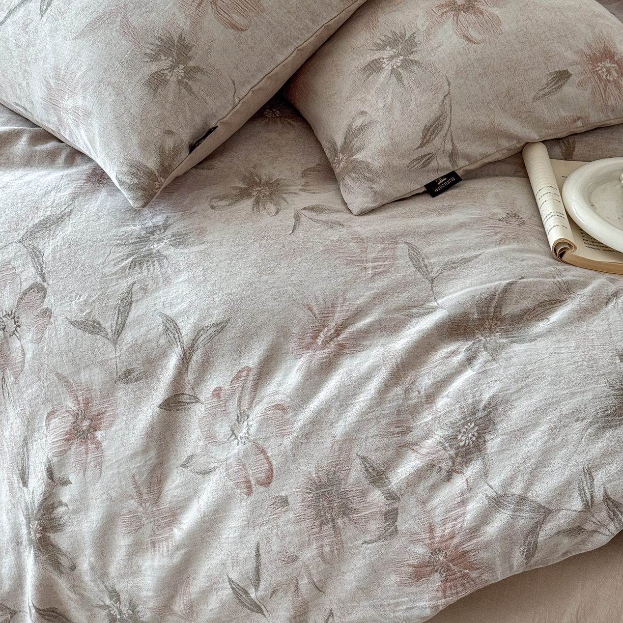 91家纺网 家纺一手货源 找家纺 于果 2025新款全棉纯棉色织提花四件套 海棠花语