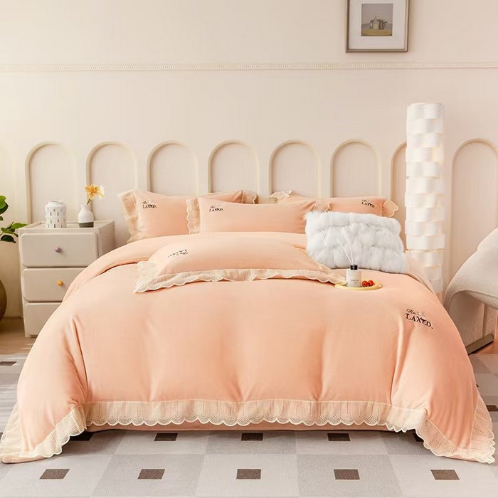 91家纺网 家纺一手货源 找家纺 席之家 2025新款公主风蕾丝花边刺绣牛奶绒四件套 少女风-卡其玉