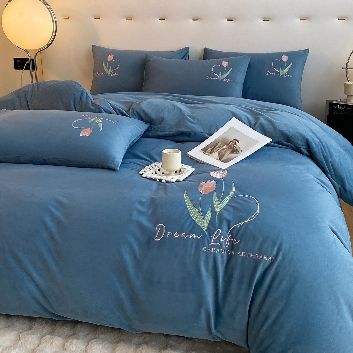 91家纺网 家纺一手货源 找家纺 如一 2025新款水晶绒双拼刺绣郁金香系列四件套 郁金香-宾利蓝