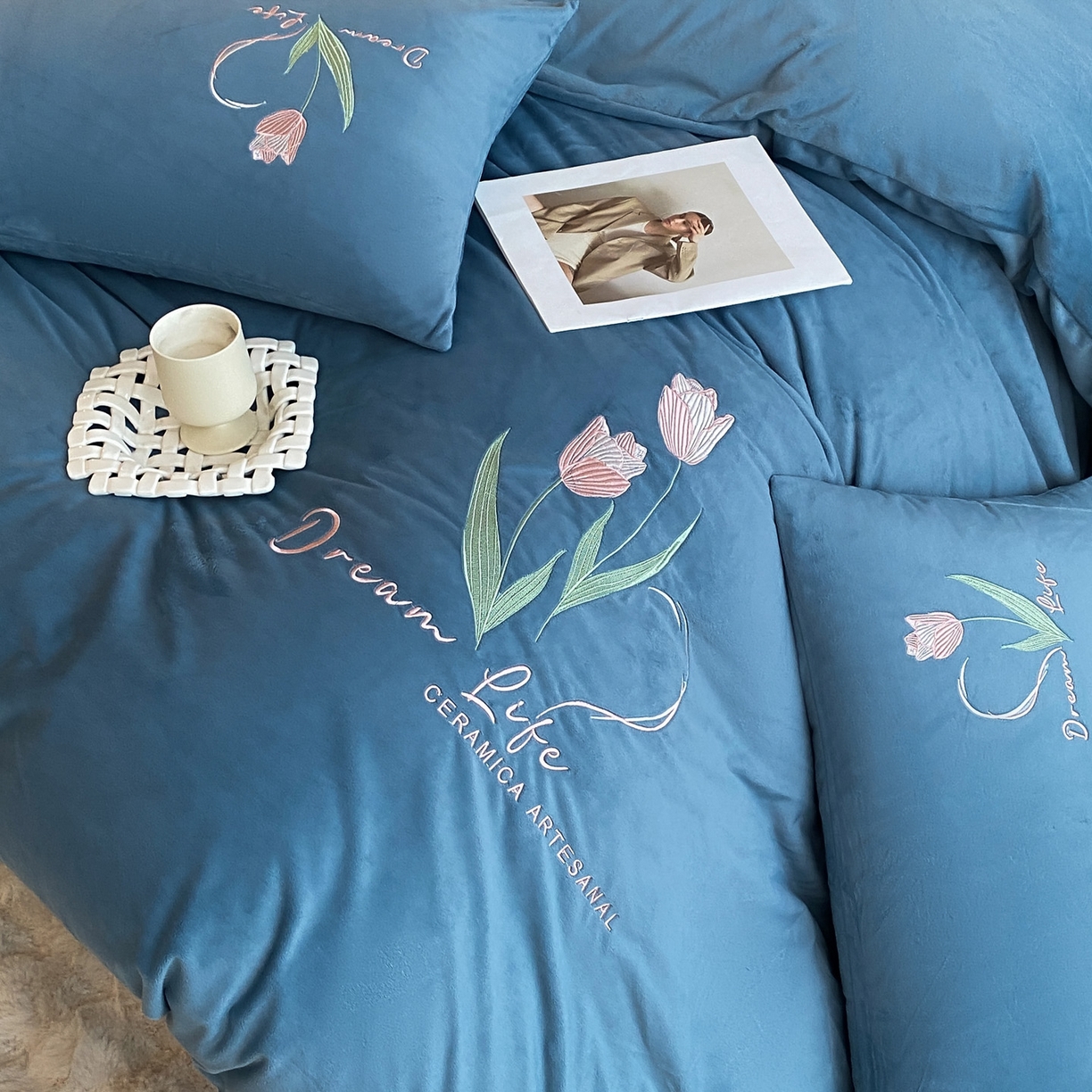 91家纺网 家纺一手货源 找家纺 如一 2025新款水晶绒双拼刺绣郁金香系列四件套 郁金香-宾利蓝