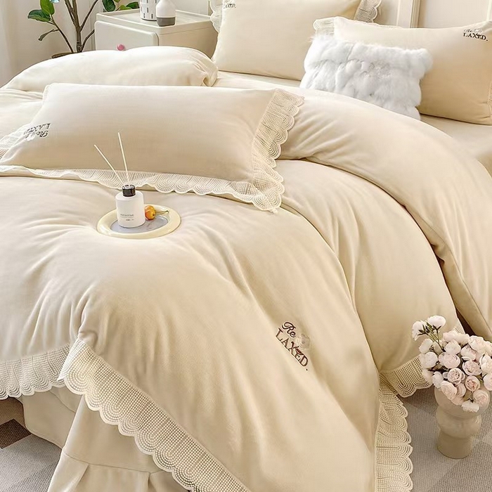 91家纺网 家纺一手货源 找家纺 席之家 2025新款公主风蕾丝花边刺绣牛奶绒四件套 少女风-奶咖