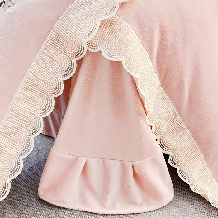 91家纺网 家纺一手货源 找家纺 席之家 2025新款公主风蕾丝花边刺绣牛奶绒四件套 少女风-少女粉