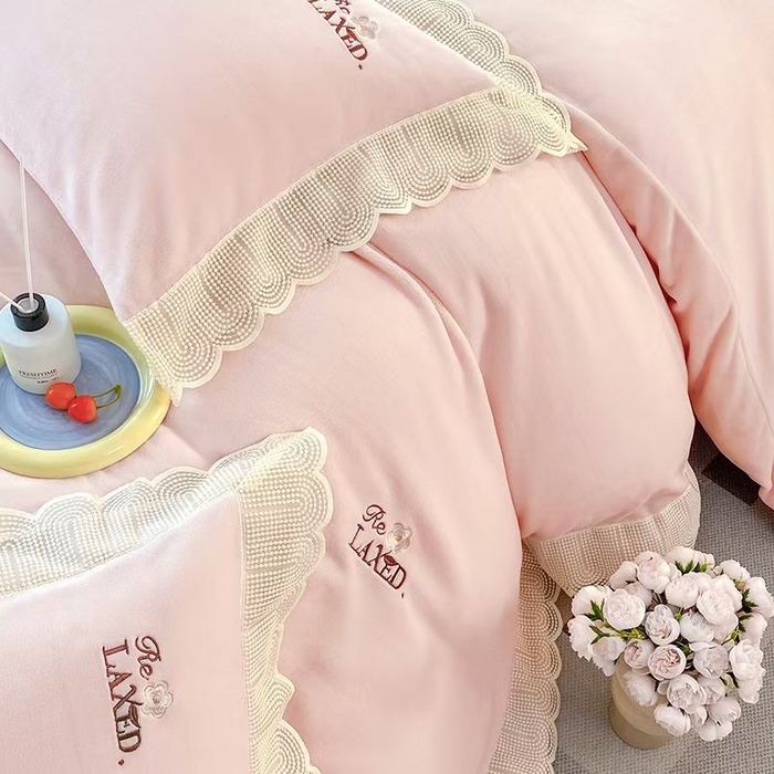 91家纺网 家纺一手货源 找家纺 席之家 2025新款公主风蕾丝花边刺绣牛奶绒四件套 少女风-少女粉