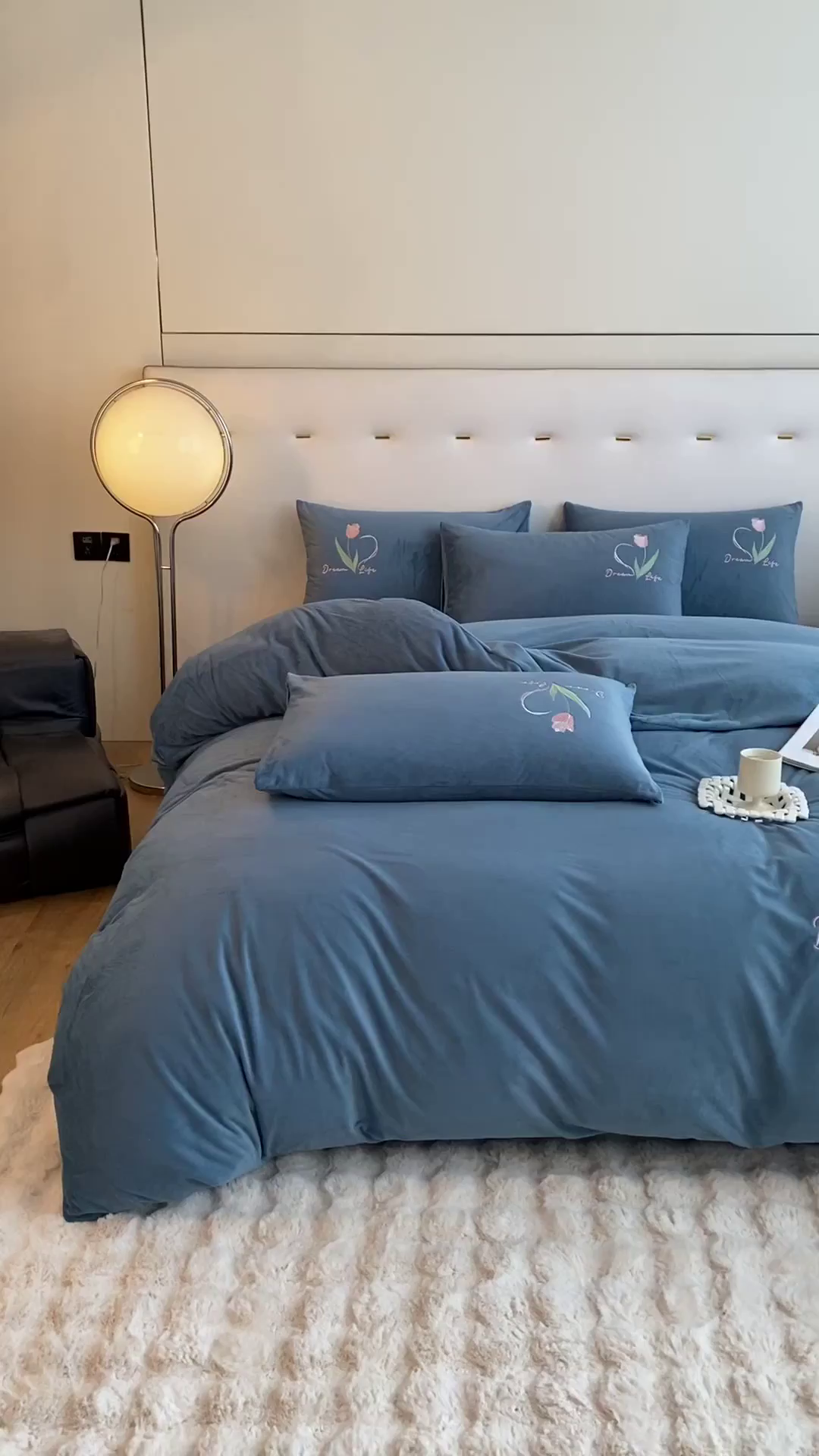 91家纺网 家纺一手货源 找家纺 如一 2025新款水晶绒双拼刺绣郁金香系列四件套 郁金香-宾利蓝