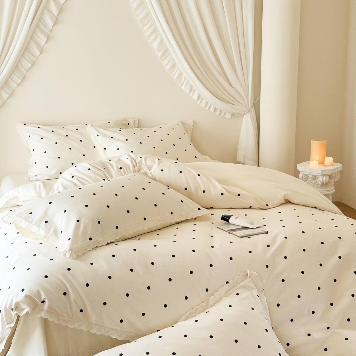 91家纺网 家纺一手货源 找家纺 于果 2025新款全棉纯棉生态磨毛花边款四件套 波点白