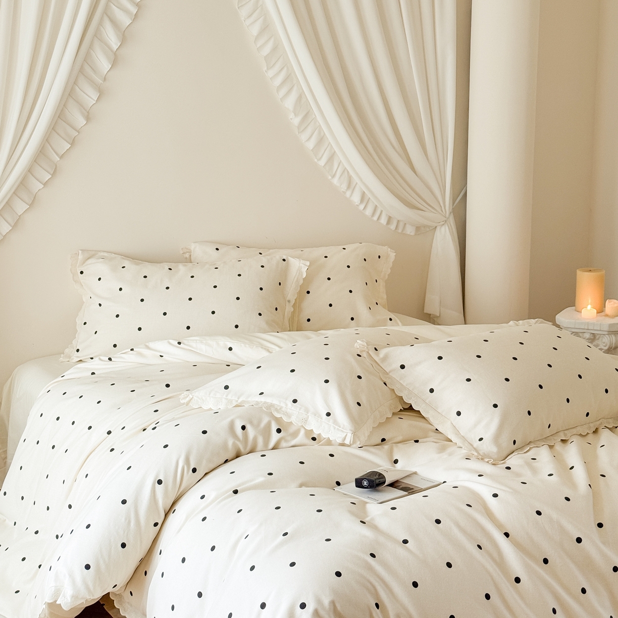 91家纺网 家纺一手货源 找家纺 于果 2025新款全棉纯棉生态磨毛花边款四件套 波点白