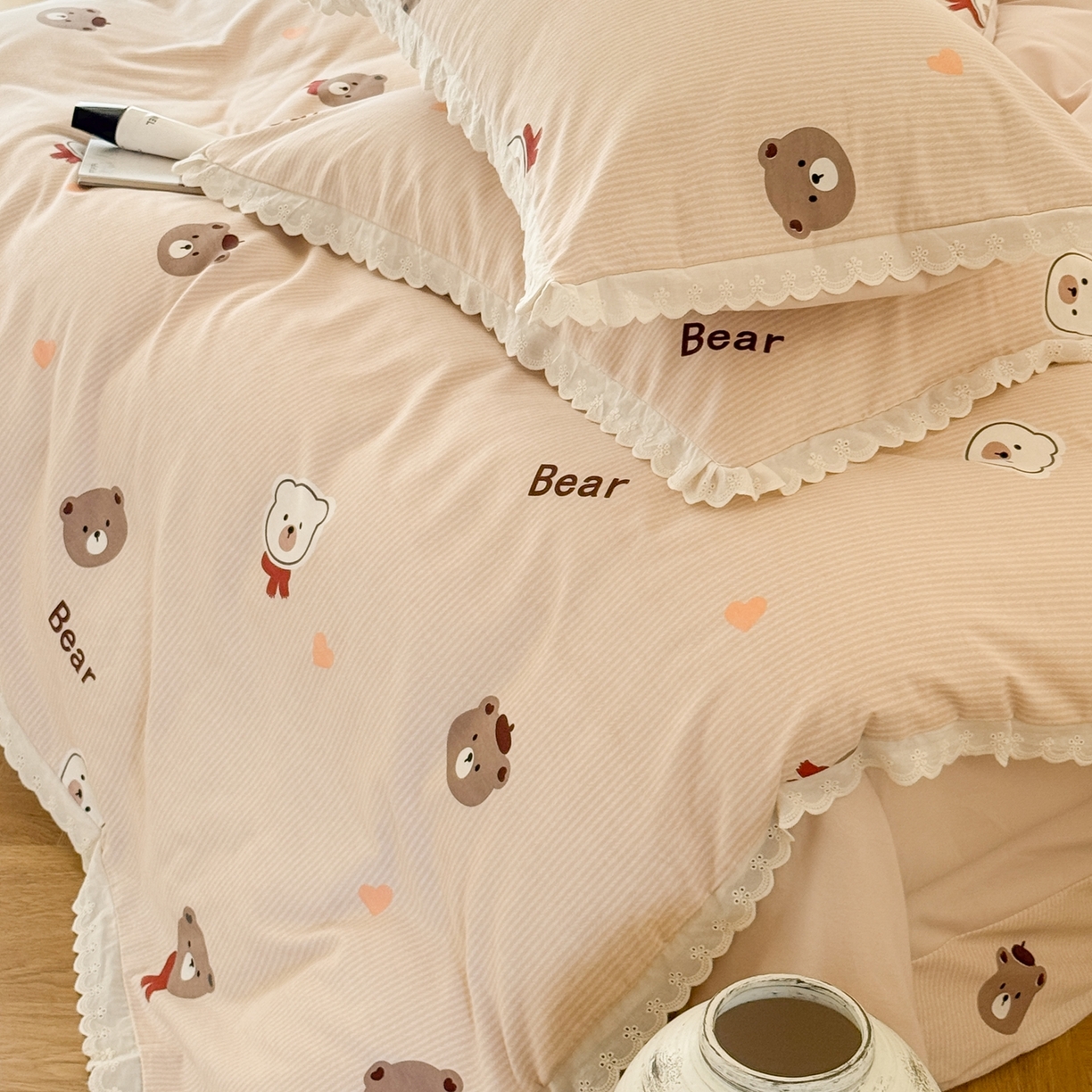 91家纺网 家纺一手货源 找家纺 于果 2025新款全棉纯棉生态磨毛花边款四件套 告白熊