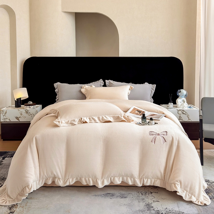 91家纺网 家纺一手货源 找家纺 席之家 2025新款蝴蝶结绣花牛奶绒四件套 蝴蝶结-奶咖