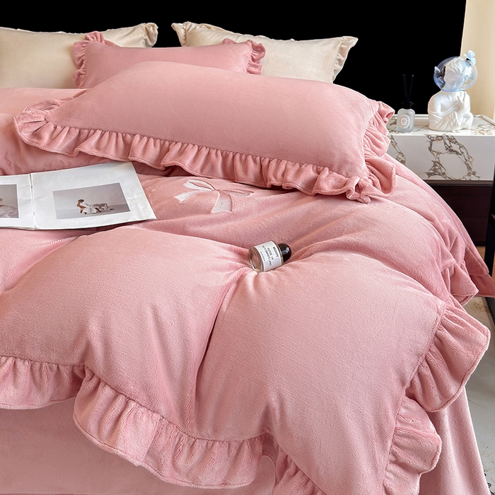 91家纺网 家纺一手货源 找家纺 （总）席之家 2025新款蝴蝶结绣花牛奶绒四件套