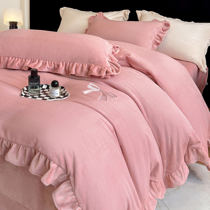 91家纺网 家纺一手货源 找家纺 （总）席之家 2025新款蝴蝶结绣花牛奶绒四件套