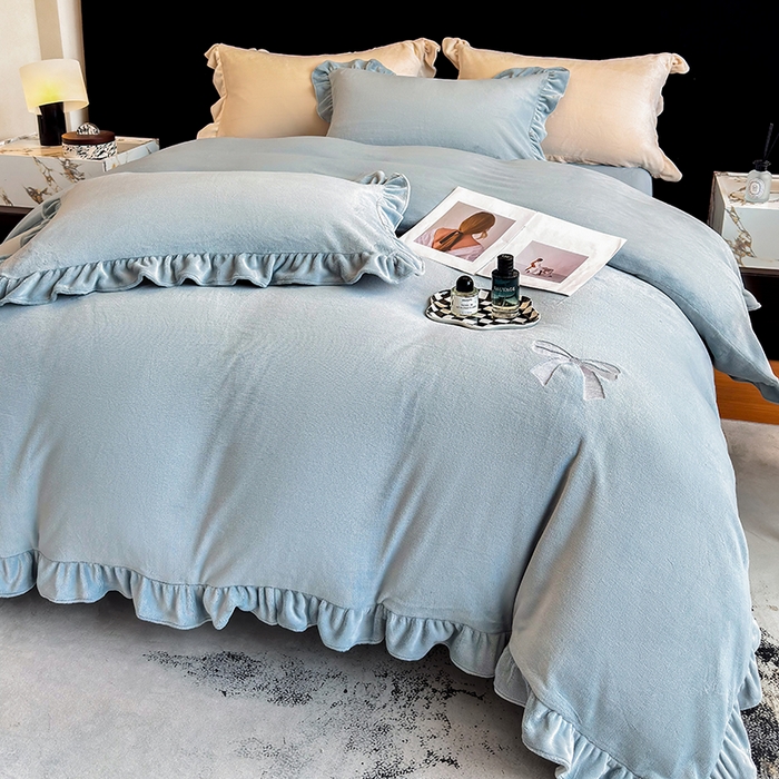 91家纺网 家纺一手货源 找家纺 席之家 2025新款蝴蝶结绣花牛奶绒四件套 蝴蝶结-海蓝