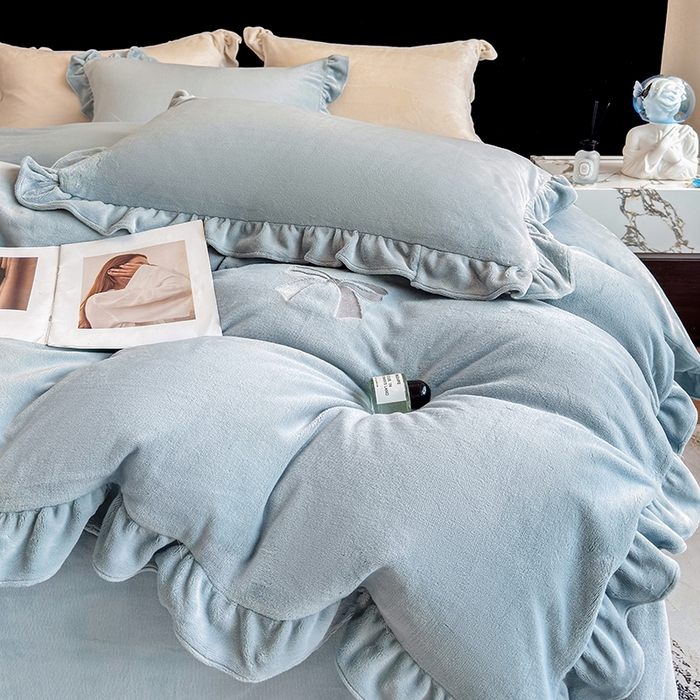 91家纺网 家纺一手货源 找家纺 席之家 2025新款蝴蝶结绣花牛奶绒四件套 蝴蝶结-海蓝