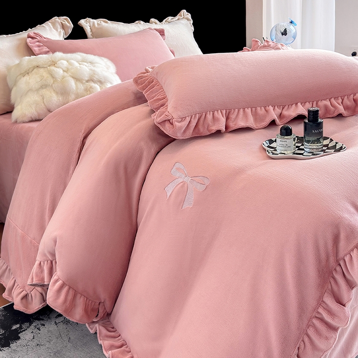 91家纺网 家纺一手货源 找家纺 席之家 2025新款蝴蝶结绣花牛奶绒四件套 蝴蝶结-少女粉