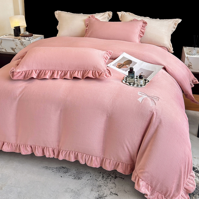 91家纺网 家纺一手货源 找家纺 席之家 2025新款蝴蝶结绣花牛奶绒四件套 蝴蝶结-少女粉