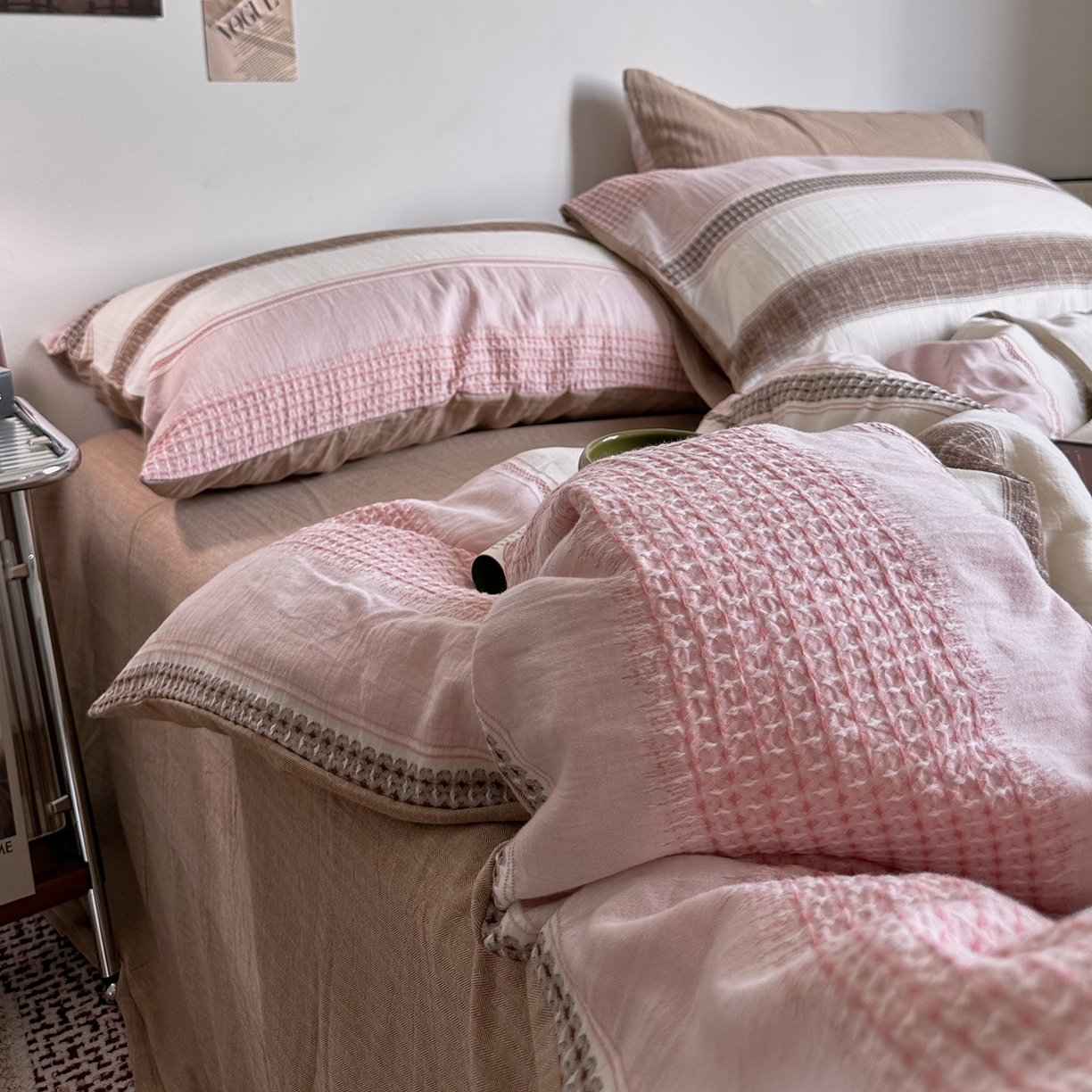 91家纺网 家纺一手货源 找家纺 艾咪-Amy ntmy 2025新款全棉色织小提花四件套-絮语      透明PE袋(如需手提无纺布包+5元) 絮语-粉