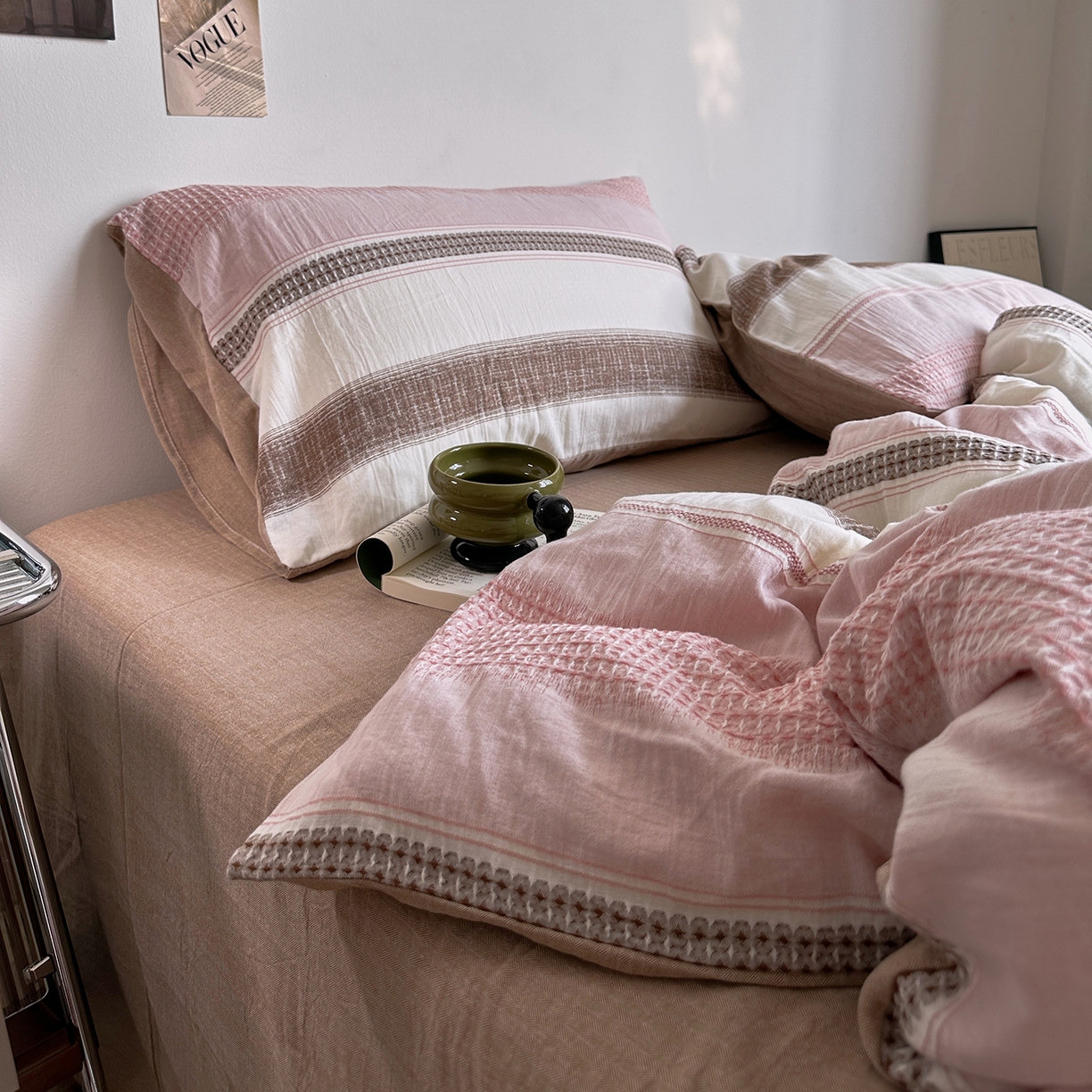 91家纺网 家纺一手货源 找家纺 艾咪-Amy ntmy 2025新款全棉色织小提花四件套-絮语      透明PE袋(如需手提无纺布包+5元) 絮语-粉