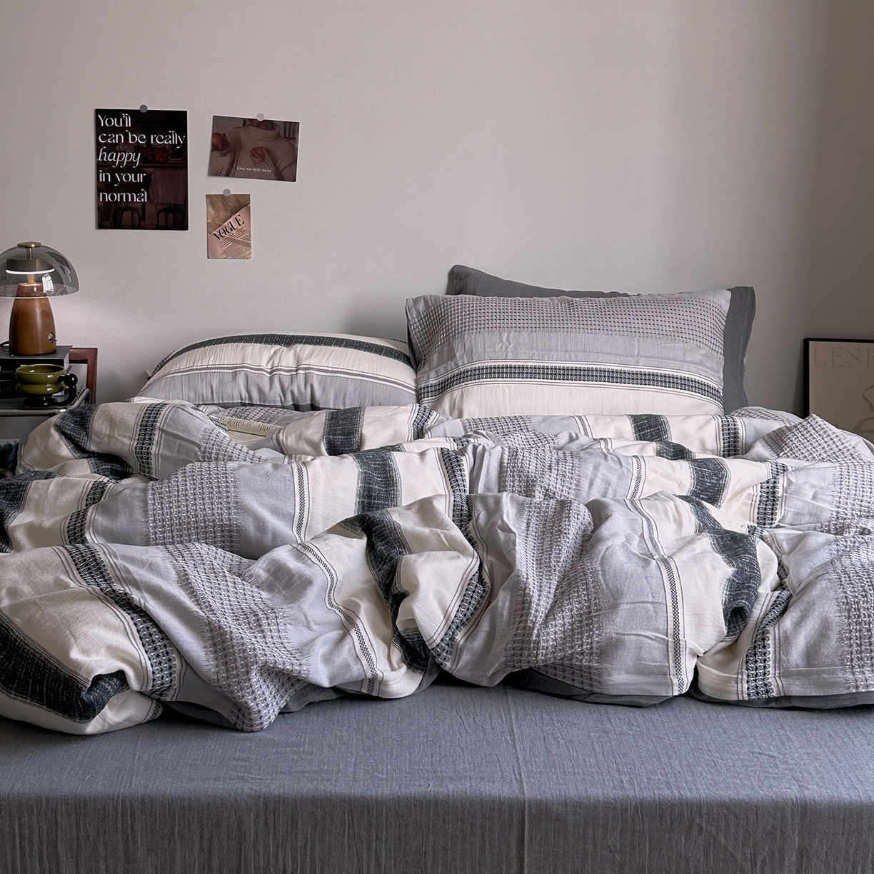 91家纺网 家纺一手货源 找家纺 艾咪-Amy ntmy 2025新款全棉色织小提花四件套-絮语      透明PE袋(如需手提无纺布包+5元) 絮语-灰