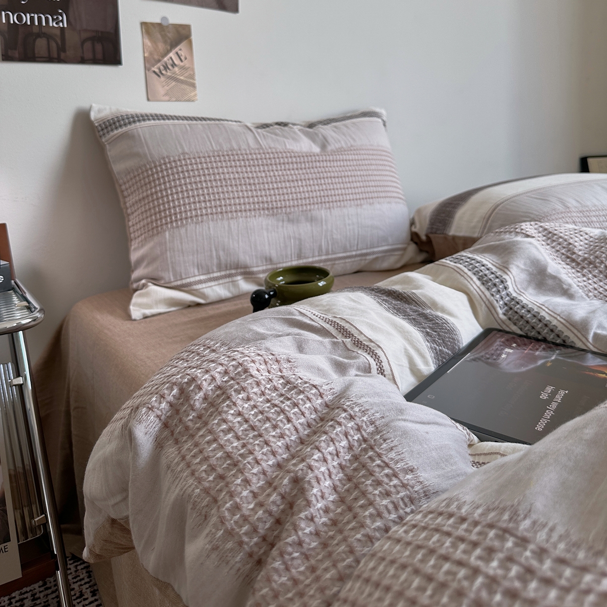 91家纺网 家纺一手货源 找家纺 艾咪-Amy ntmy 2025新款全棉色织小提花四件套-絮语      透明PE袋(如需手提无纺布包+5元) 絮语-咖