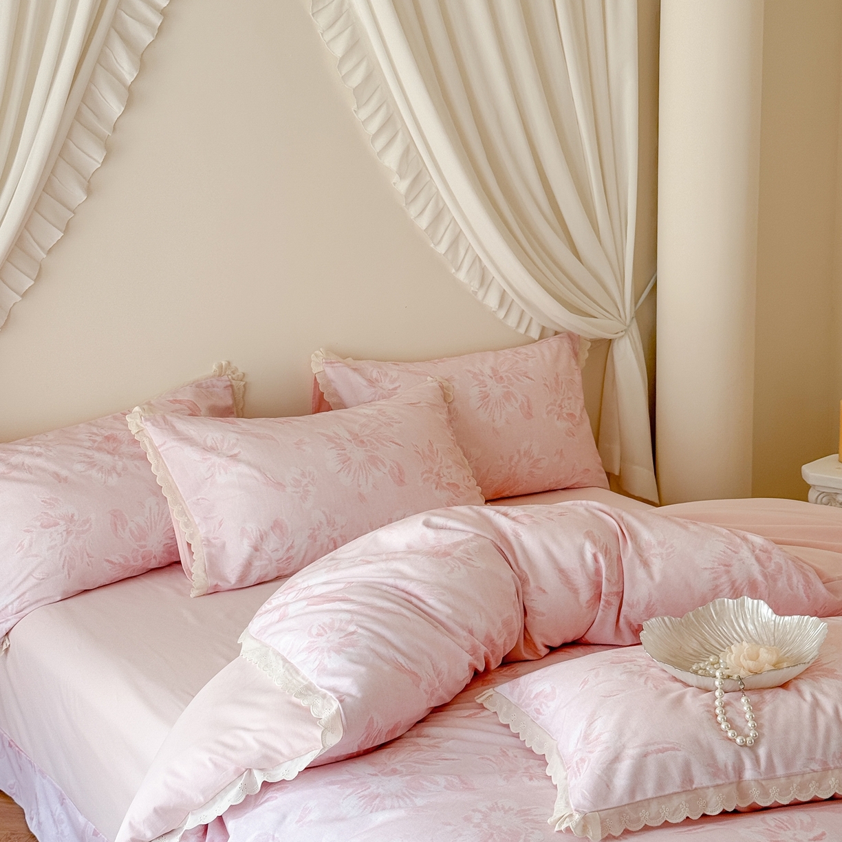 91家纺网 家纺一手货源 找家纺 于果 2025新款全棉纯棉生态磨毛花边款四件套 柔色花影