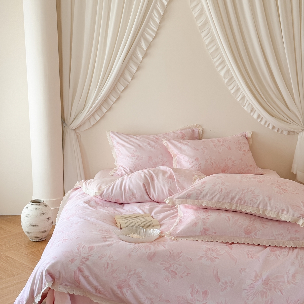 91家纺网 家纺一手货源 找家纺 于果 2025新款全棉纯棉生态磨毛花边款四件套 柔色花影