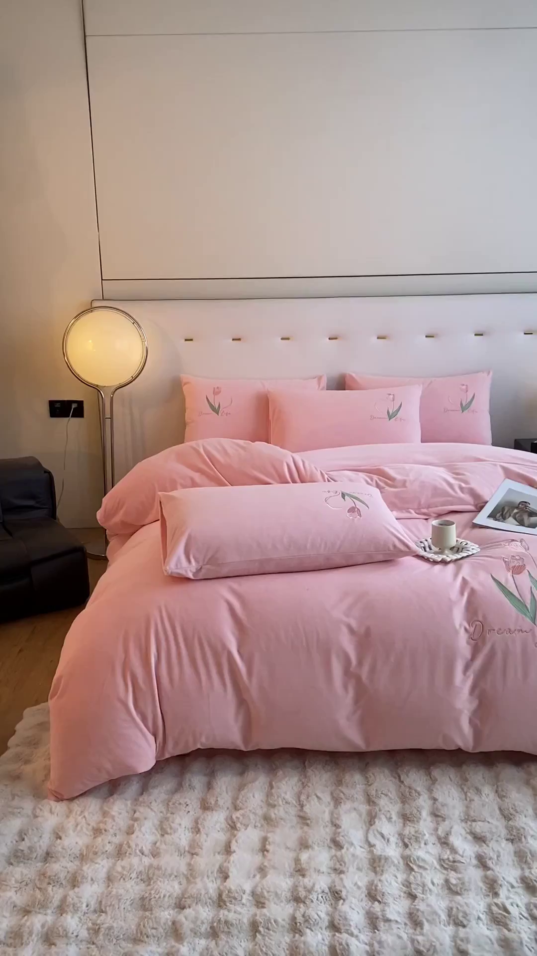 91家纺网 家纺一手货源 找家纺 如一 2025新款水晶绒双拼刺绣郁金香系列四件套 郁金香-蜜桃粉