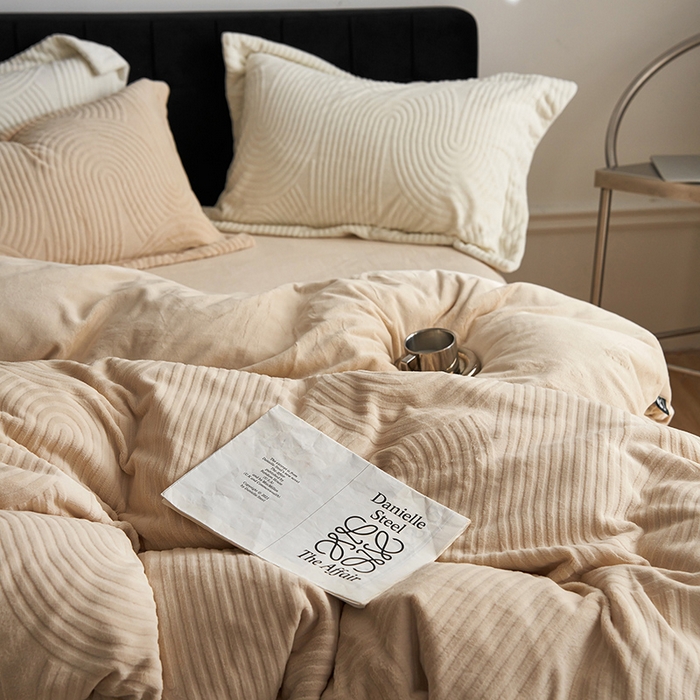 91家纺网 家纺一手货源 找家纺 （总）千朵森 2025新款高克重提花牛奶绒高品质四件套-年纪