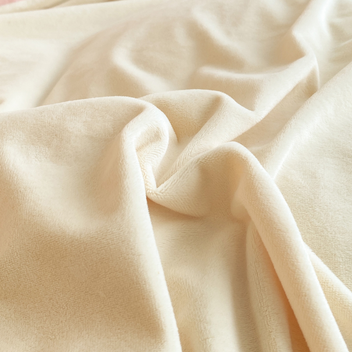 91家纺网 家纺一手货源 找家纺 如一 2025新款水晶绒双拼刺绣郁金香系列四件套 郁金香-奶白粉