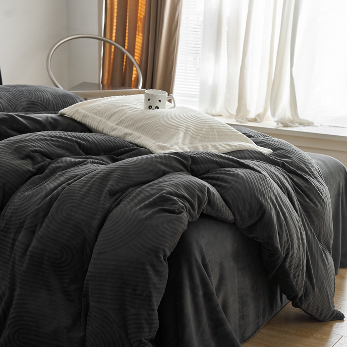 91家纺网 家纺一手货源 找家纺 千朵森 2025新款高克重提花牛奶绒高品质四件套-年纪 年纪-灰