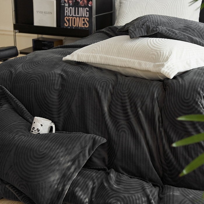 91家纺网 家纺一手货源 找家纺 千朵森 2025新款高克重提花牛奶绒高品质四件套-年纪 年纪-灰