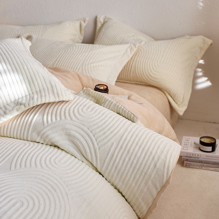 91家纺网 家纺一手货源 找家纺 千朵森 2025新款高克重提花牛奶绒高品质四件套-年纪 年纪-奶油杏