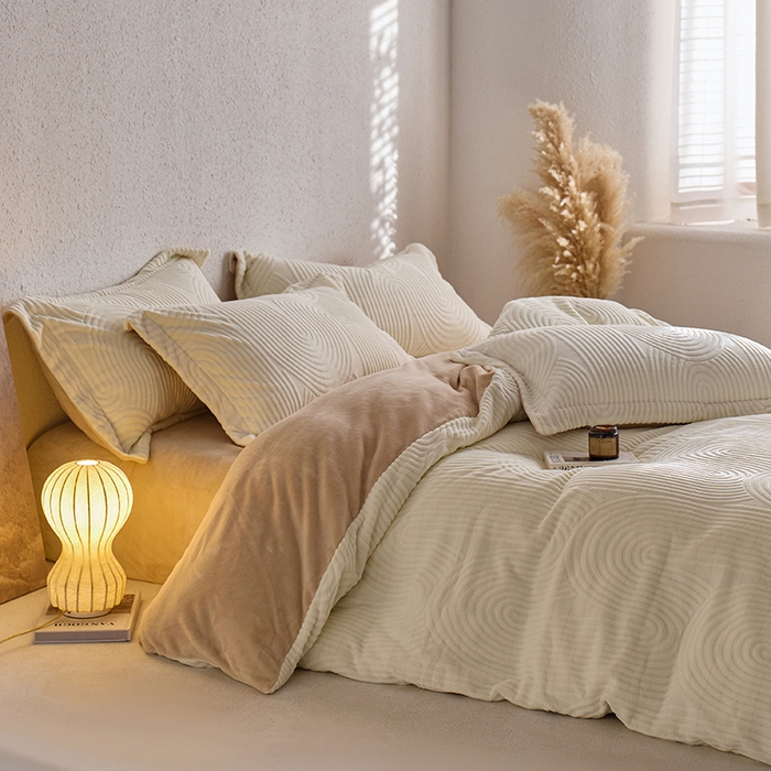 91家纺网 家纺一手货源 找家纺 千朵森 2025新款高克重提花牛奶绒高品质四件套-年纪 年纪-奶油杏