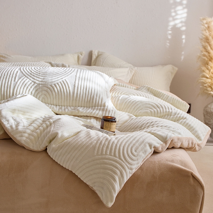 91家纺网 家纺一手货源 找家纺 千朵森 2025新款高克重提花牛奶绒高品质四件套-年纪 年纪-奶油杏