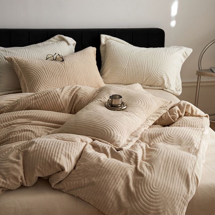 91家纺网 家纺一手货源 找家纺 千朵森 2025新款高克重提花牛奶绒高品质四件套-年纪 年纪-杏