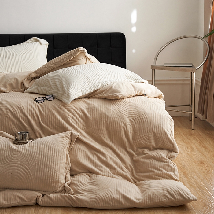 91家纺网 家纺一手货源 找家纺 千朵森 2025新款高克重提花牛奶绒高品质四件套-年纪 年纪-杏