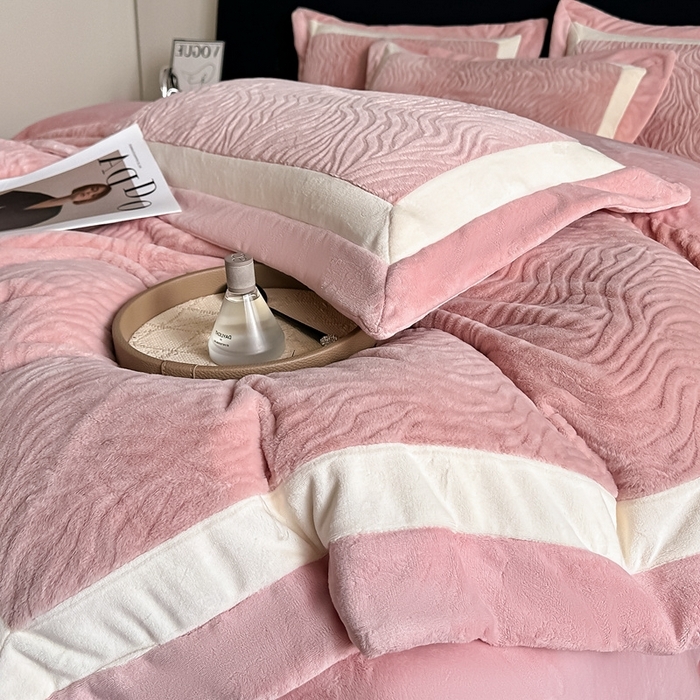 91家纺网 家纺一手货源 找家纺 （总）锦铭源家纺 2025新款雪貂绒烂花75D全消光超柔樱花绒双拼角四件套牛奶绒四件套【有买家秀】