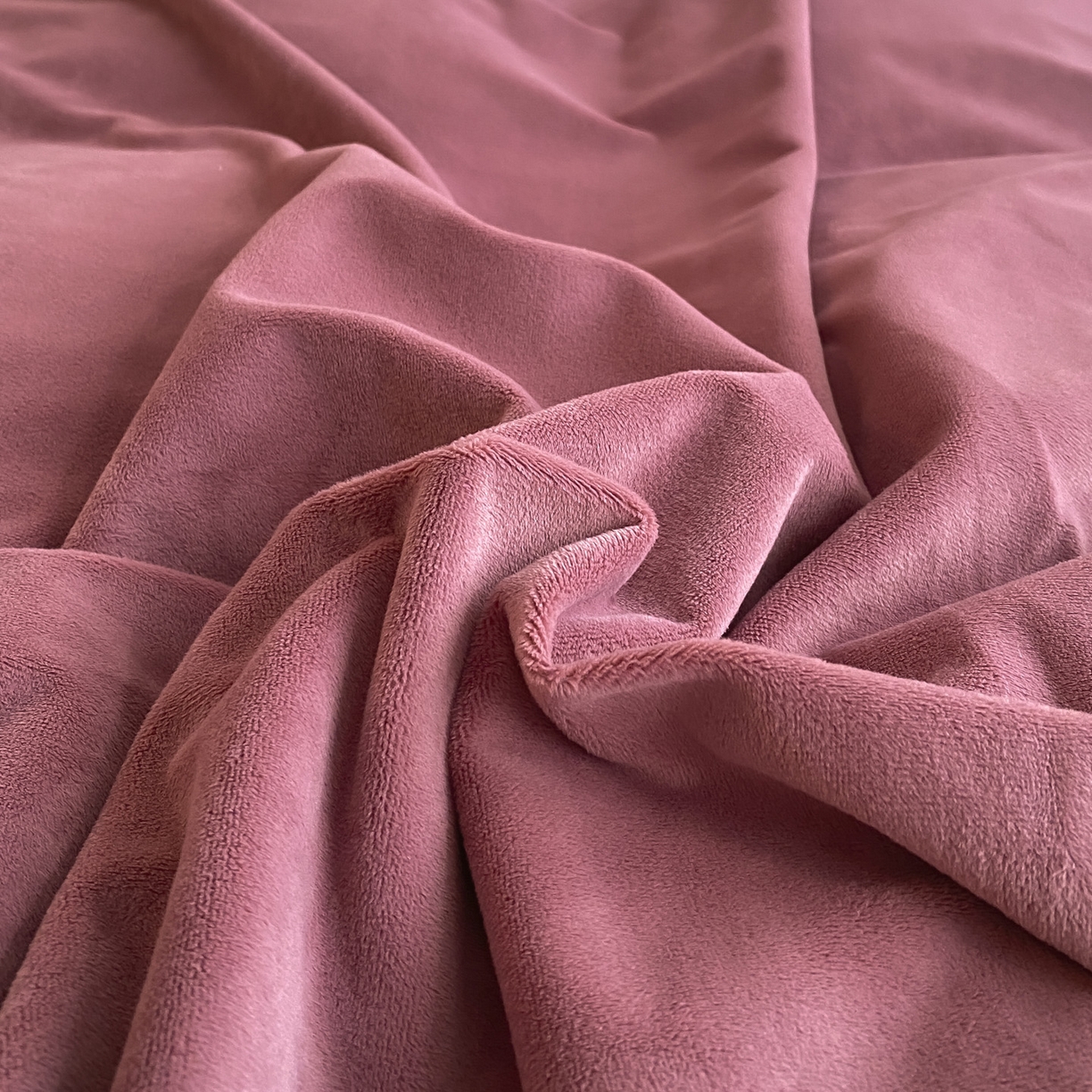 91家纺网 家纺一手货源 找家纺 如一 2025新款水晶绒双拼刺绣郁金香系列四件套 郁金香-胭脂粉